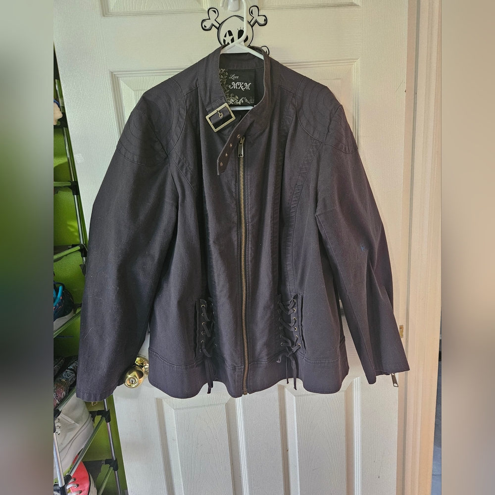Beautiful front corset coat size 24